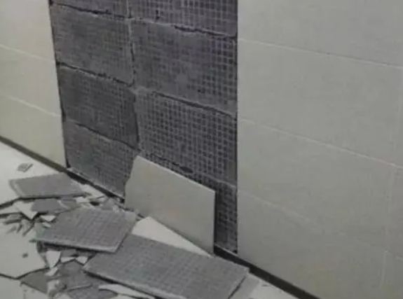 乌尔禾瓷砖空鼓维修公司分享下乌尔禾墙砖松动维修的知识